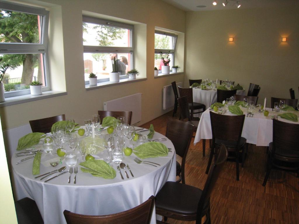 Linden Restaurant And Pension Brno Exterior foto