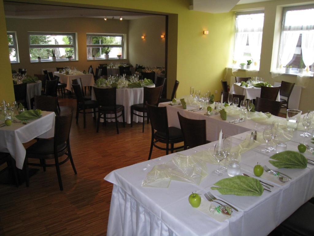 Linden Restaurant And Pension Brno Exterior foto